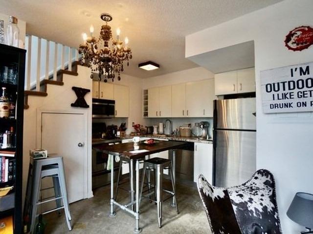 247 - 1029 King St W