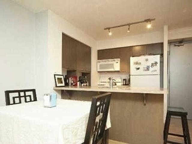 1516 - 255 Richmond St E