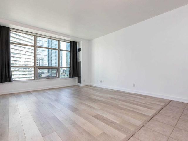 627 - 36 Blue Jays Way