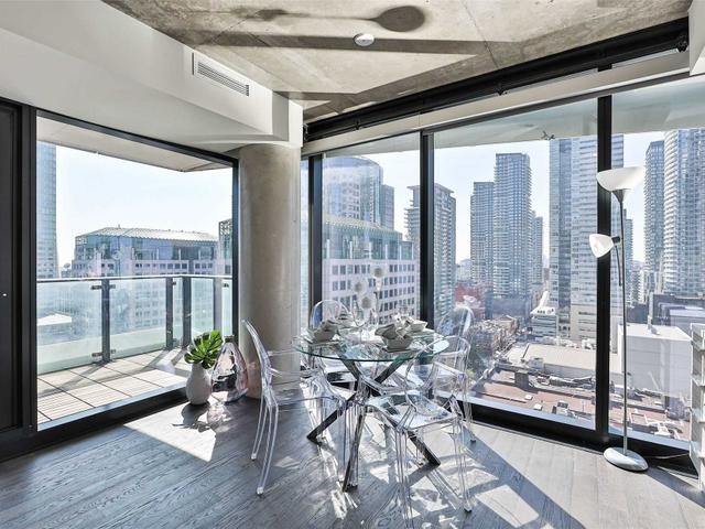 1707 - 224 King St W