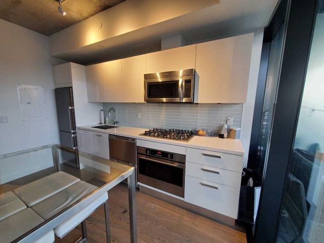 3002 - 224 King St W