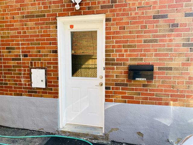 Lower - 264 Hillmount Rd