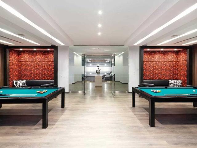 Lp 24 - 1030 King St W