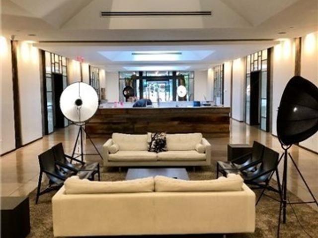 S102 - 1030 King St W