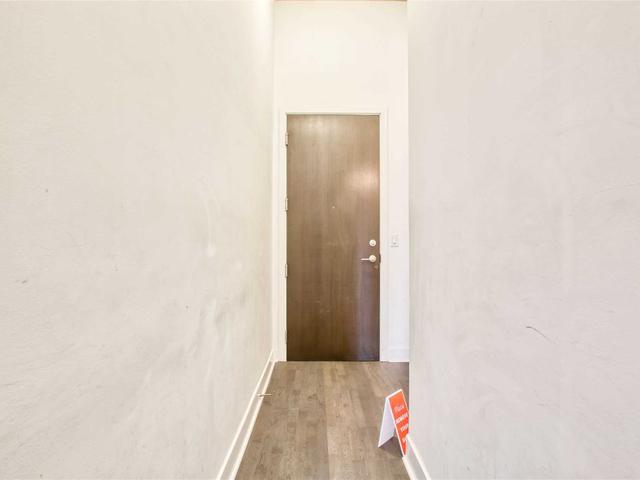 1005 - 399 Adelaide St W