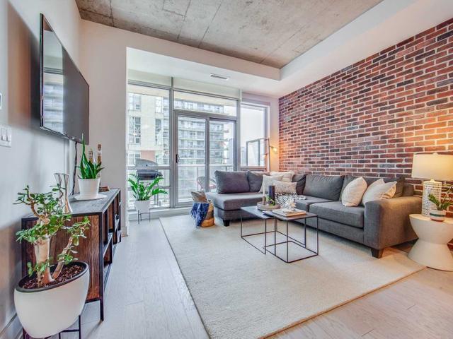 506 - 399 Adelaide St W