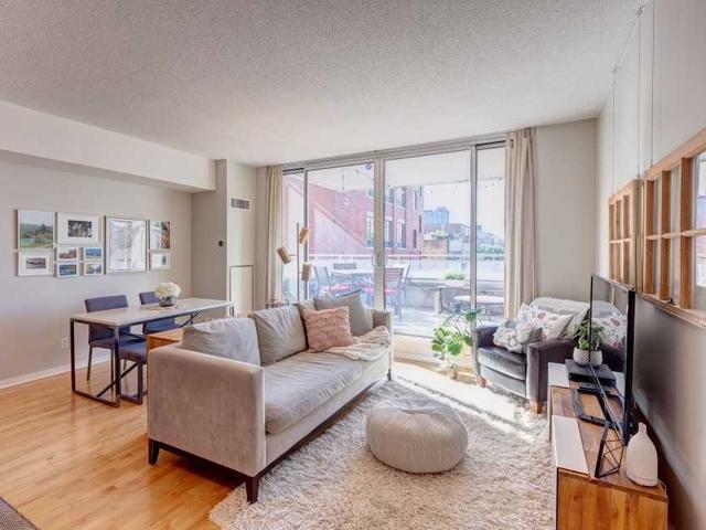 210 - 301 Markham St