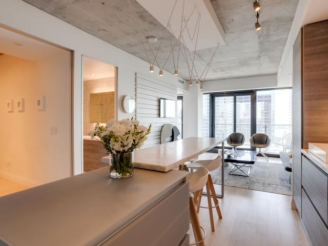 3205 - 224 King St W