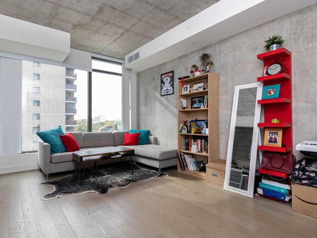 502 - 111 Bathurst St W