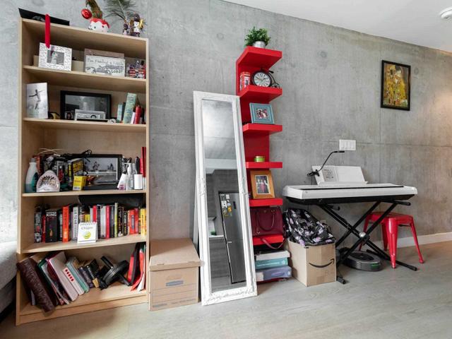 502 - 111 Bathurst St W