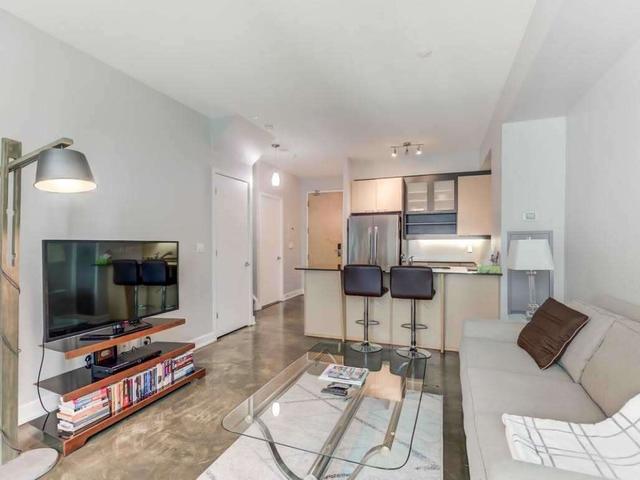 1522 - 36 Blue Jays Way