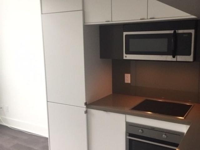 905 - 111 St Clair Ave W