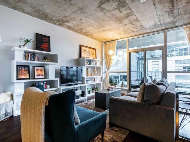 1002 - 478 King St W