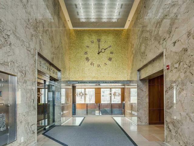 808 - 111 St Clair Ave W