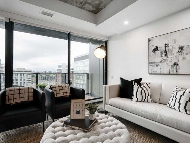 PH1416 - 629 King St W