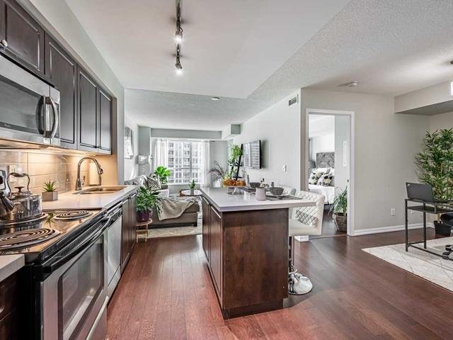 1412 - 215 Fort York Blvd