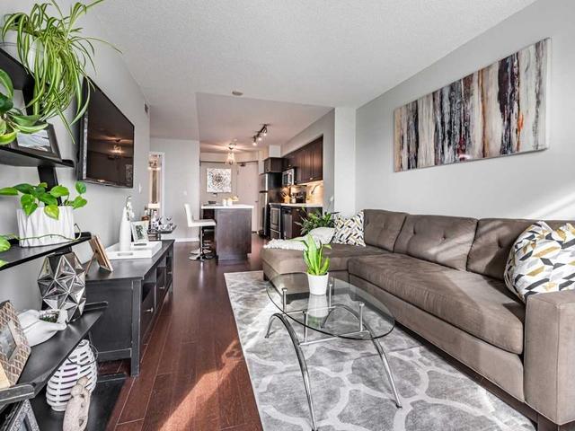 1412 - 215 Fort York Blvd