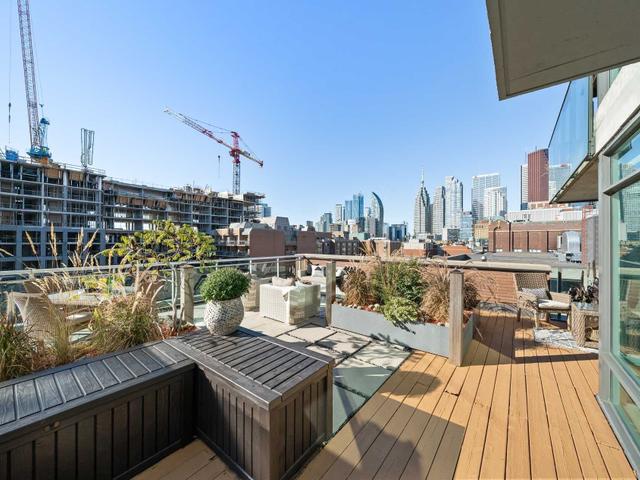 908 - 333 Adelaide St E