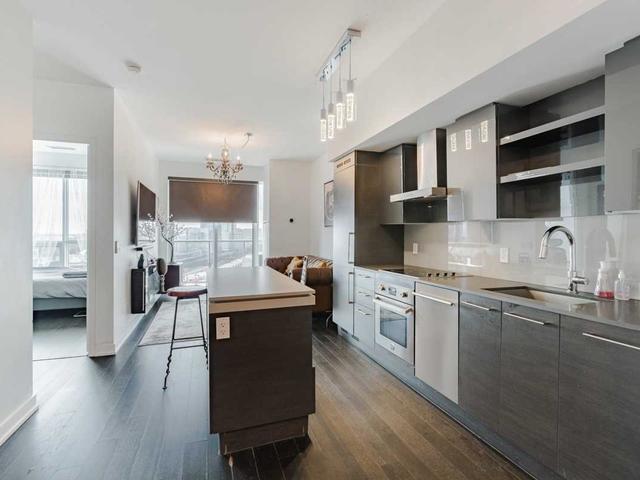 PH22 - 1030 King St W