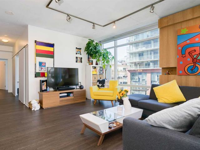 701 - 333 Adelaide St E