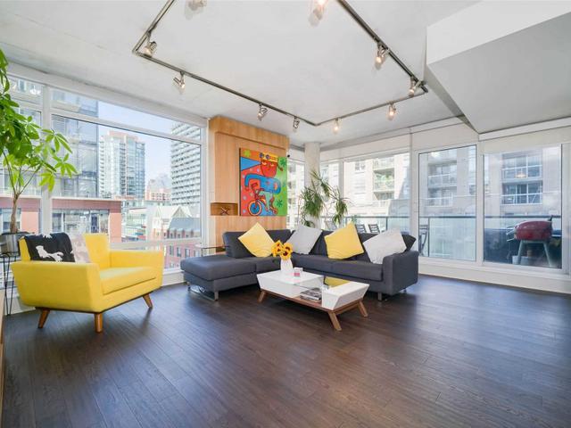 701 - 333 Adelaide St E