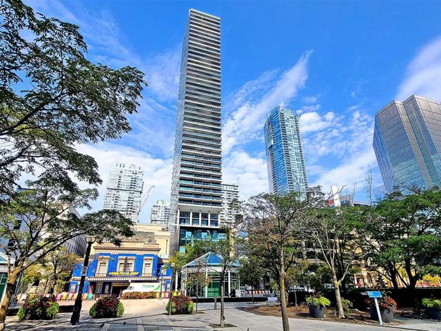 1106 - 224 King St W