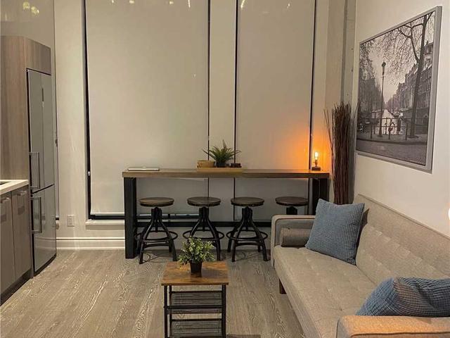 201 - 608 Richmond St W