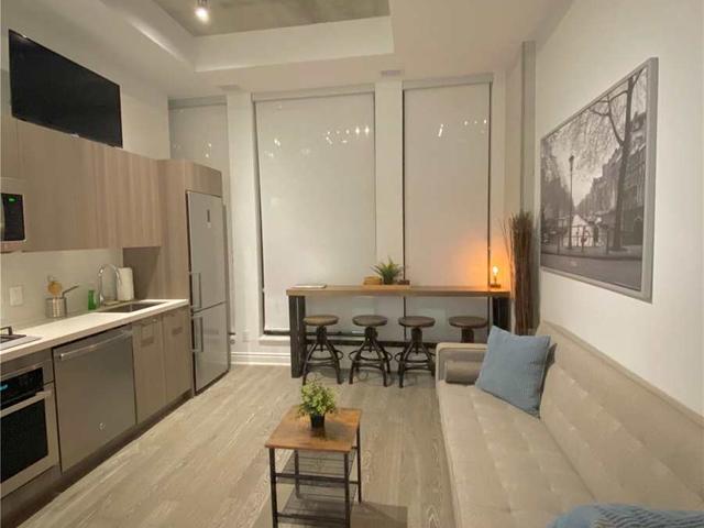 201 - 608 Richmond St W