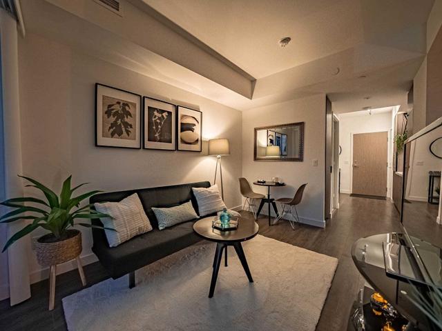 1302 - 215 Queen St W