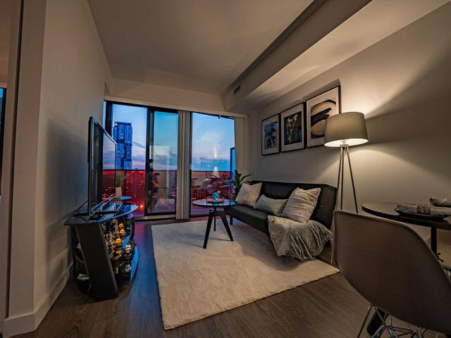 1302 - 215 Queen St W