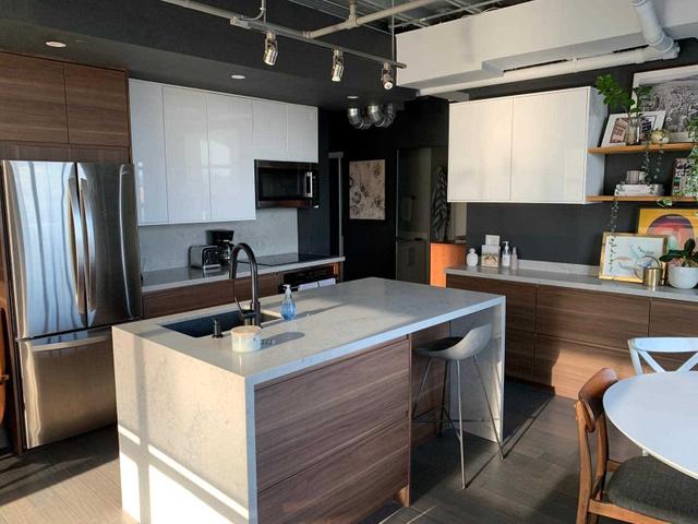 604 - 736 Dundas St E