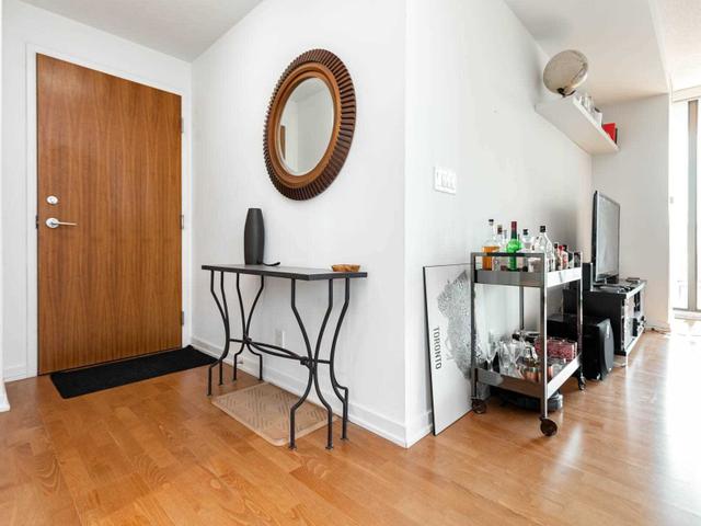 2402 - 33 Lombard St