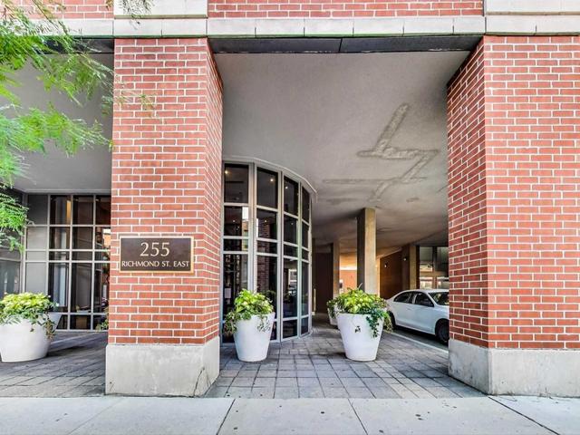 1102 - 255 Richmond St E
