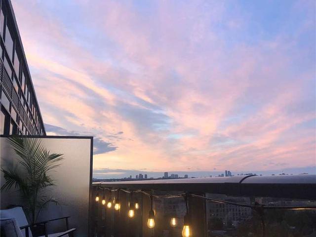 PH31 - 1030 King St W