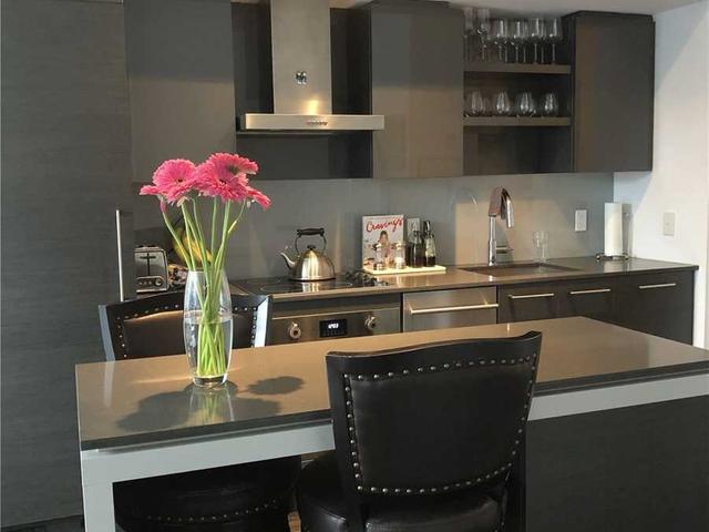 PH31 - 1030 King St W