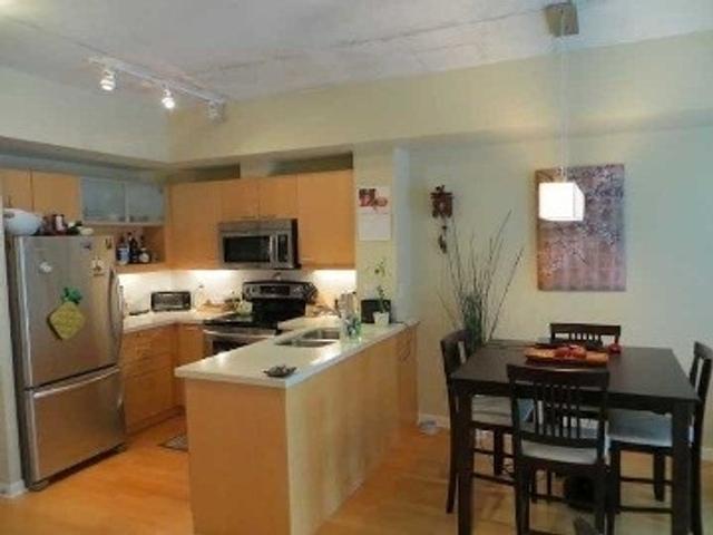 1024 - 333 Adelaide St E