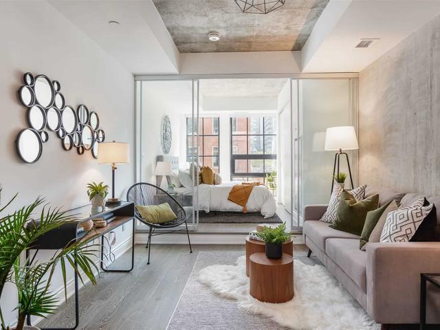 311 - 608 Richmond St W