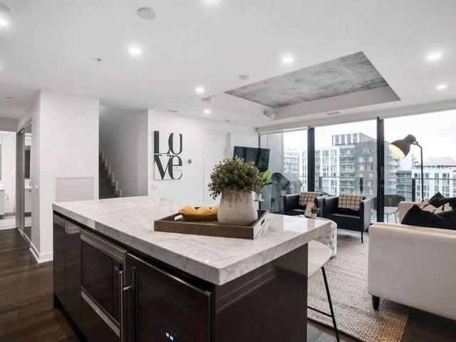 PH1416 - 629 King St W