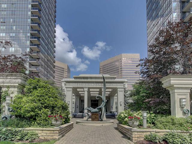 613 - 15 Greenview Ave