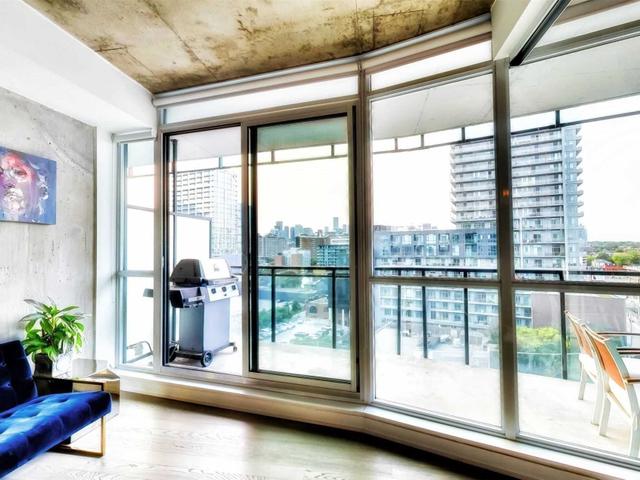 1003 - 318 King St E