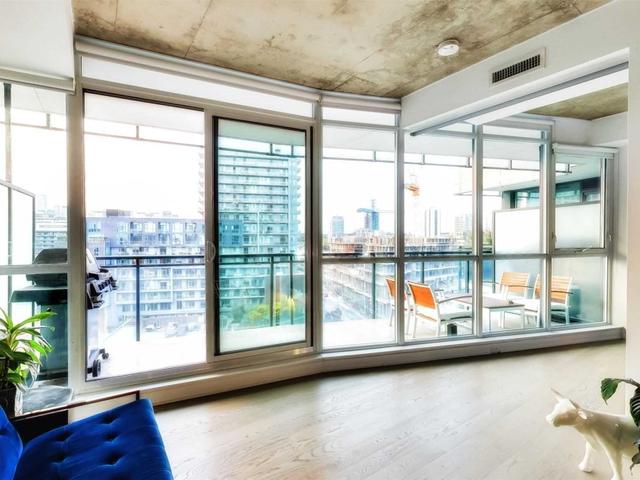 1003 - 318 King St E