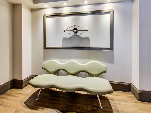 PH24 - 500 Richmond St W