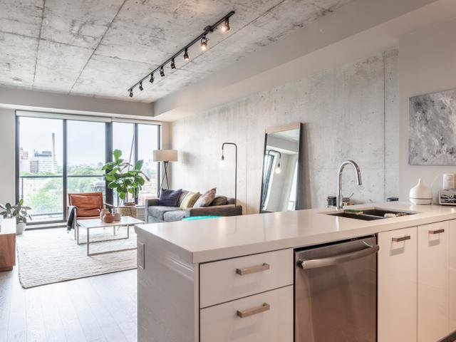 608 Richmond St W, Unit 820
