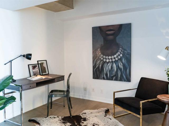 1105 - 318 King St E