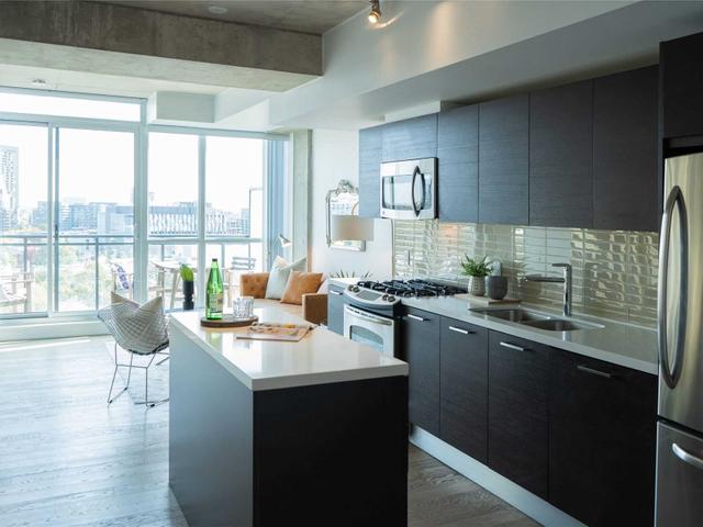 1105 - 318 King St E