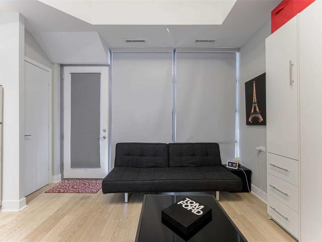 105 - 399 Adelaide St W