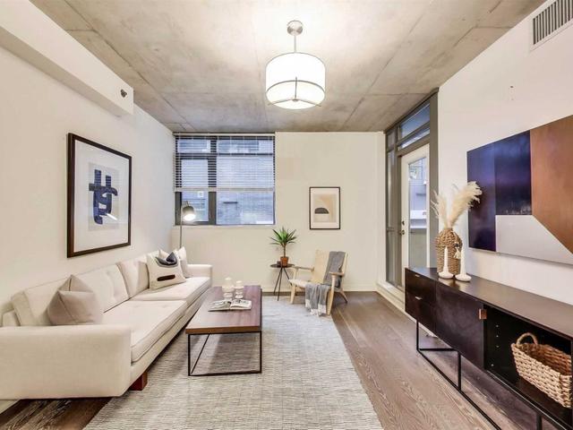 212 - 8 Gladstone Ave