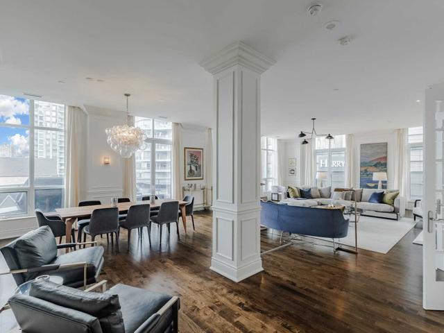303 - 10 Bellair St