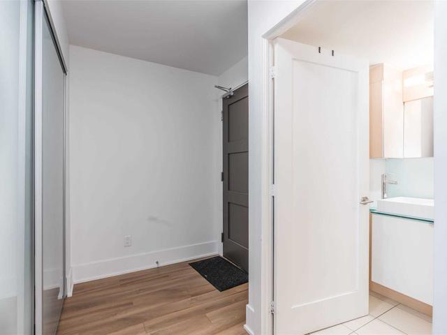 805 - 300 Front St W