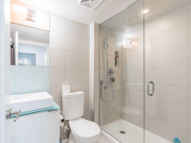 805 - 300 Front St W